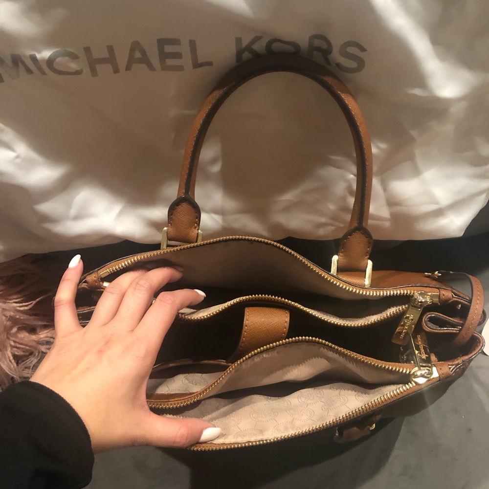 Michael Kors Sutton in luggage - Picture 2 of 5